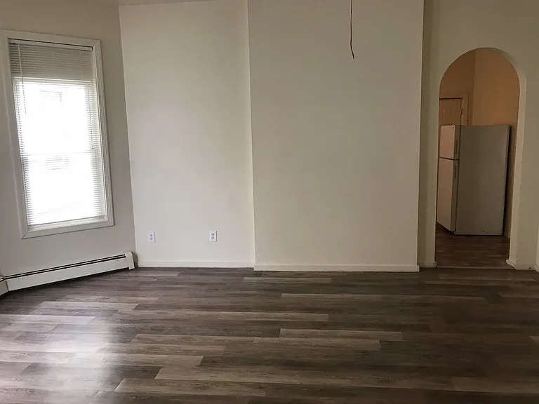 630 Howard Ave — Photo 6