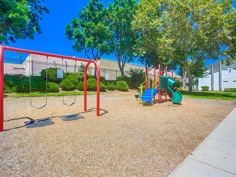Las Ventanas Apartments — Photo 7