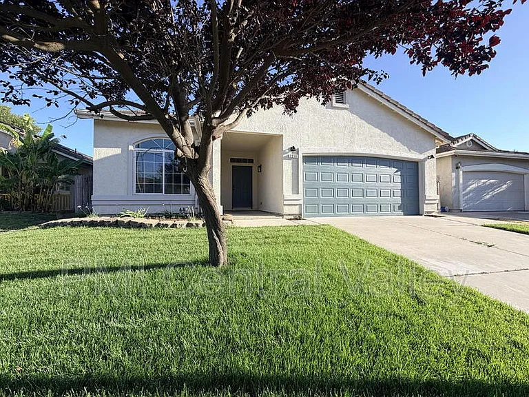 2210 Birchwood Ct — Photo 1