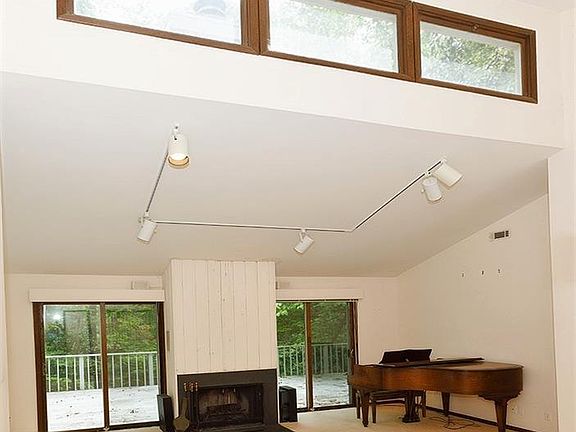 5th image of 21 Walnut Hills Cir