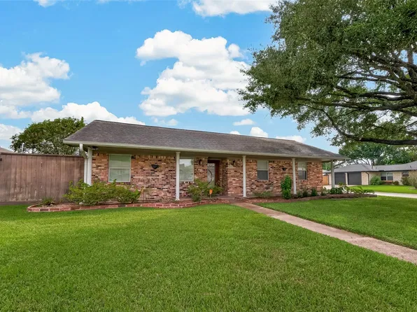 2210 Lazybrook Dr, Houston, TX 77008