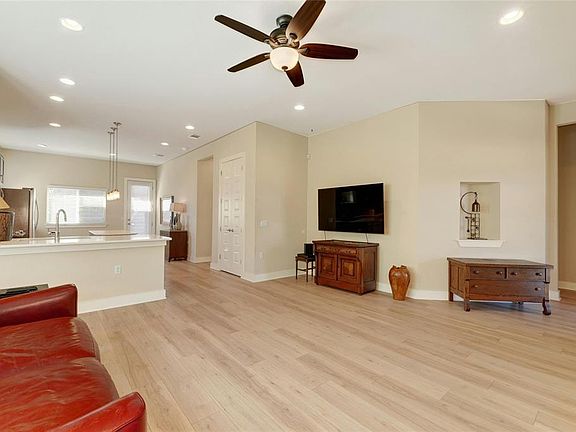 4th image of 6409 Alleyton Dr
