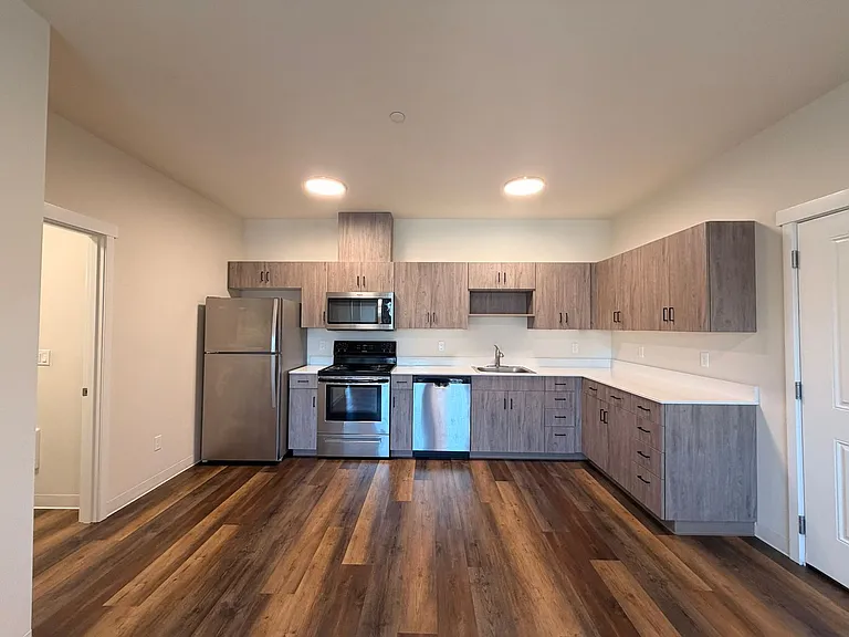 Creek's Edge Apartments — Photo 25