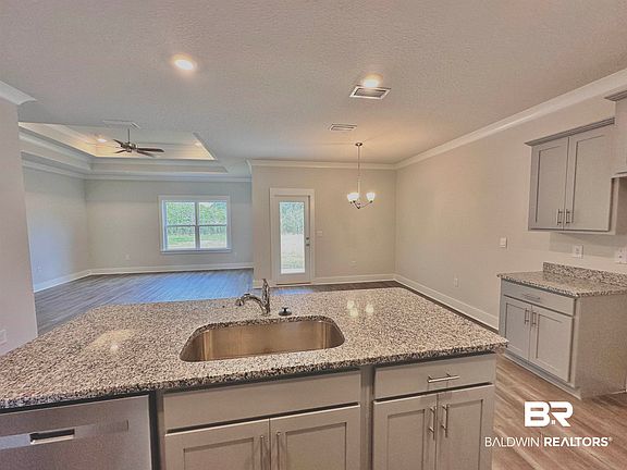 4th image of 610 Overland Dr