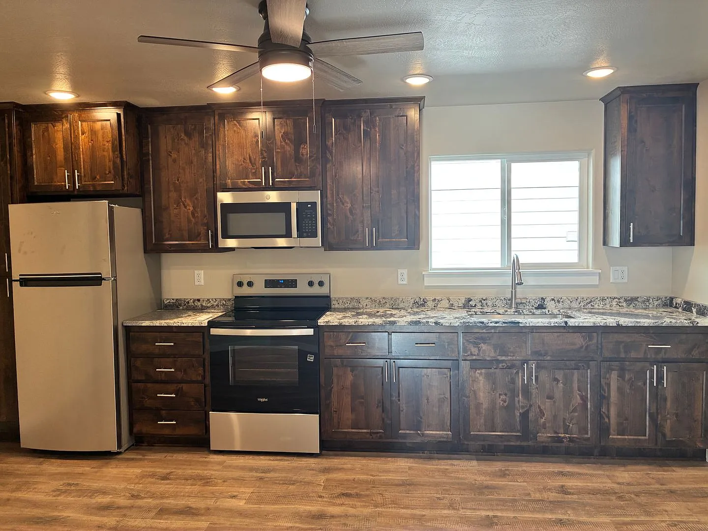 7869 Houston Loop — Photo 3