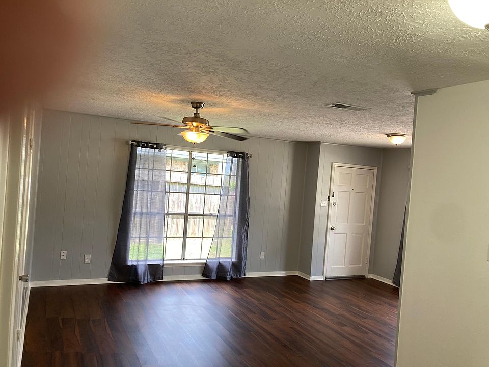 1st image of 2112 N Austin Ave #1