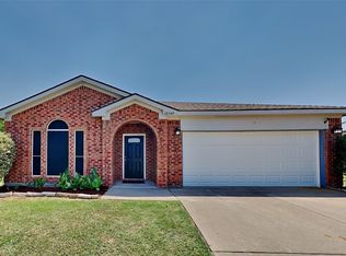 10349 Chadbourne Dr, Fort Worth, TX 76140