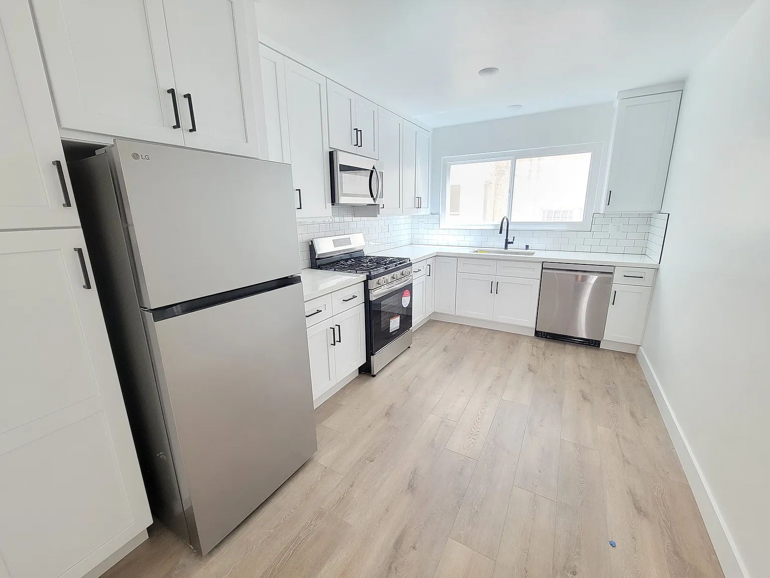 1 bed, 750 sqft, $2,250 — Photo 3