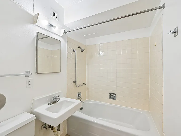 Tower 7 — Photo 18