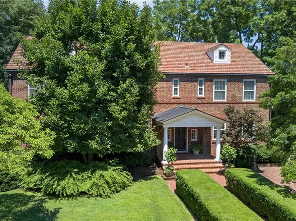 9111 Clayton Rd, Saint Louis, MO 63124
