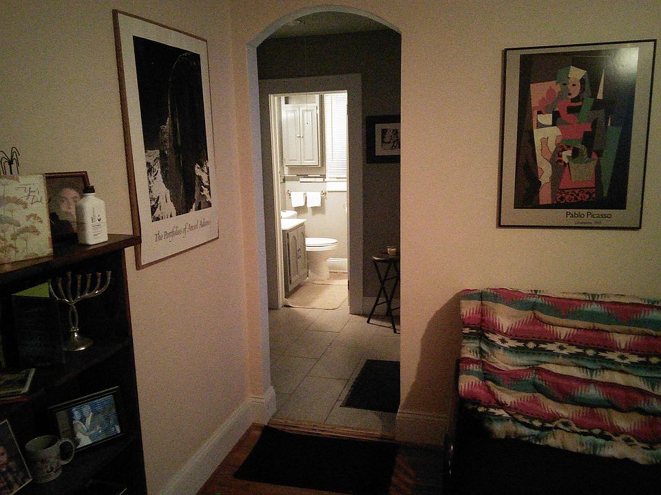 1st image of 407 Circle Dr W