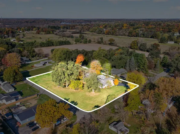 5950 Draper Rd, Jackson, MI 49201