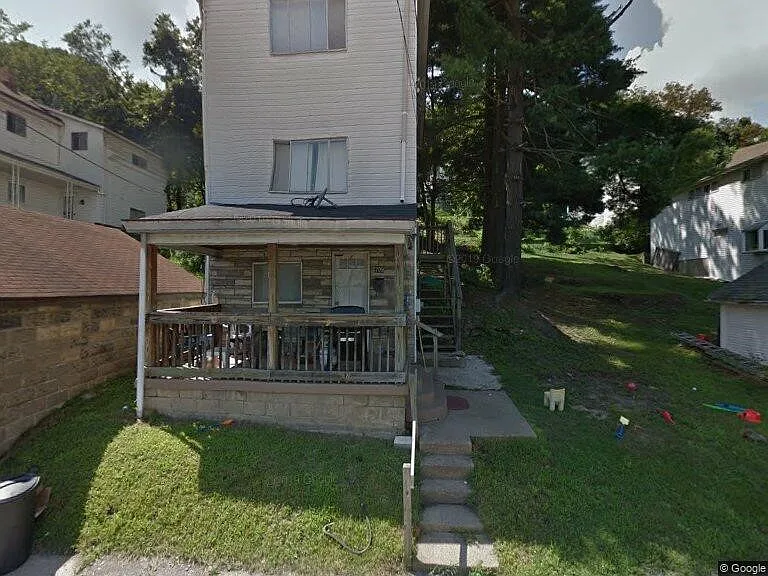 709 Thompson St photo 1