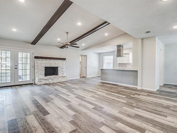 5th image of 6037 Wormar Ave