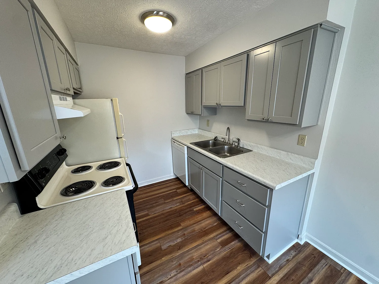 7308 Six Mile Ln — Photo 2