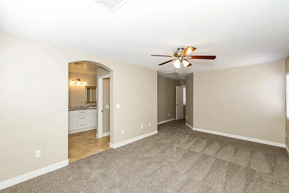 4 bed, 2.5 bath, 2053 sqft, $1,400 — Photo 3
