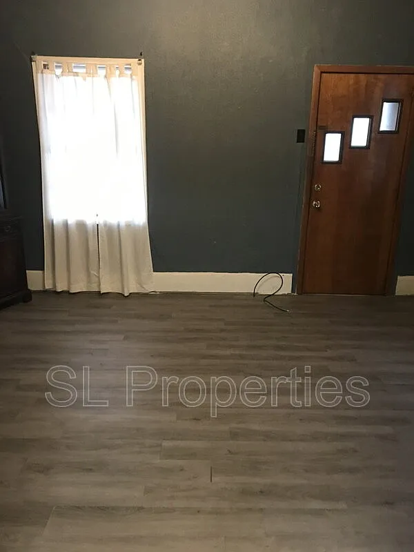 2 bed, 1.0 bath, $1,075 — Photo 3