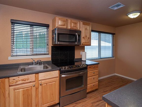 5th image of 7 S Highland Dr