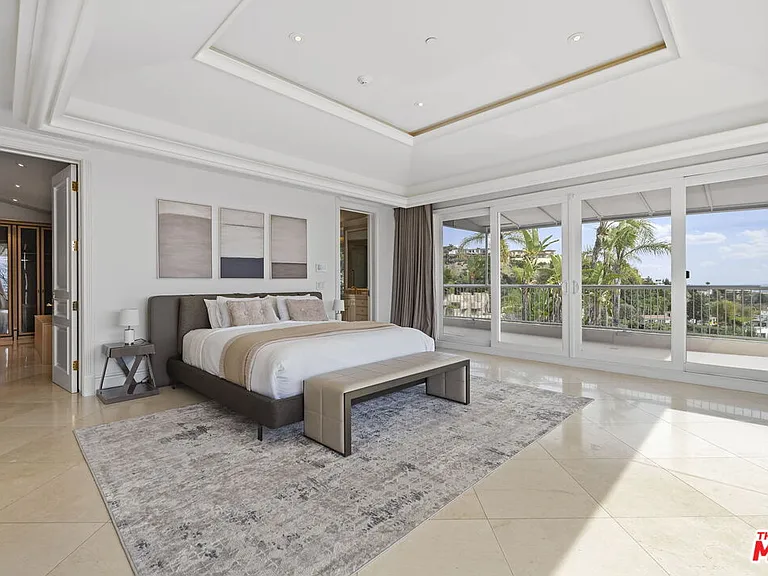 360 Trousdale Pl — Photo 14