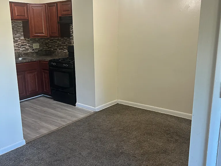 323 Forrest Ave #B — Photo 14
