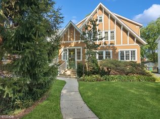 127 N Willow Rd, Elmhurst, IL 60126