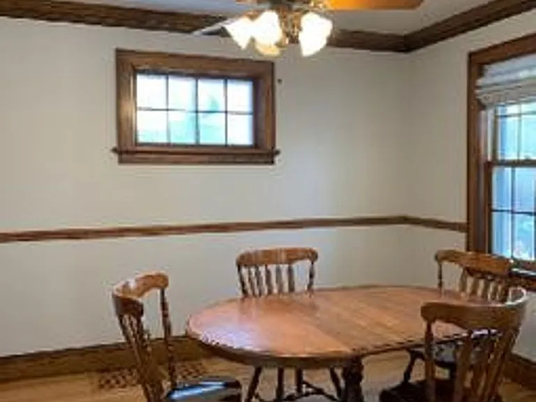 225 W Kent Rd — Photo 18