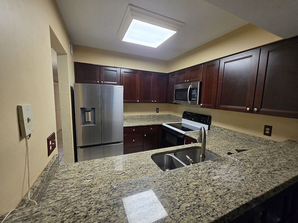1st image of 4421 SW 21st Ln