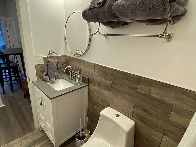 1535 W Poplar St — Photo 18