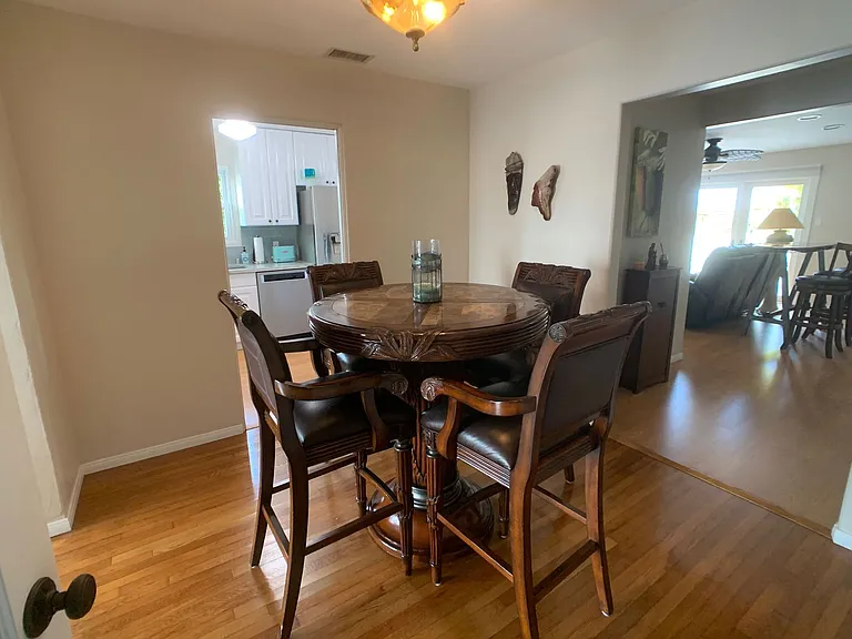 4462 Santa Monica Ave — Photo 19