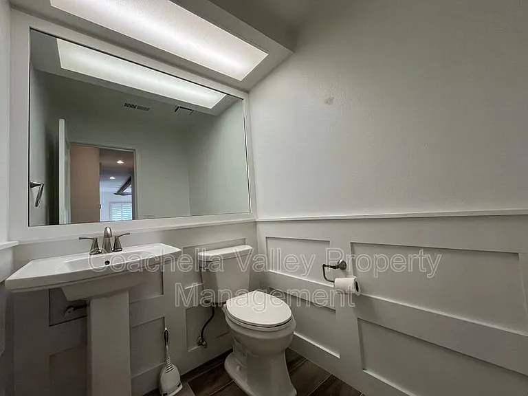 289 Vista Royale Cir W — Photo 21