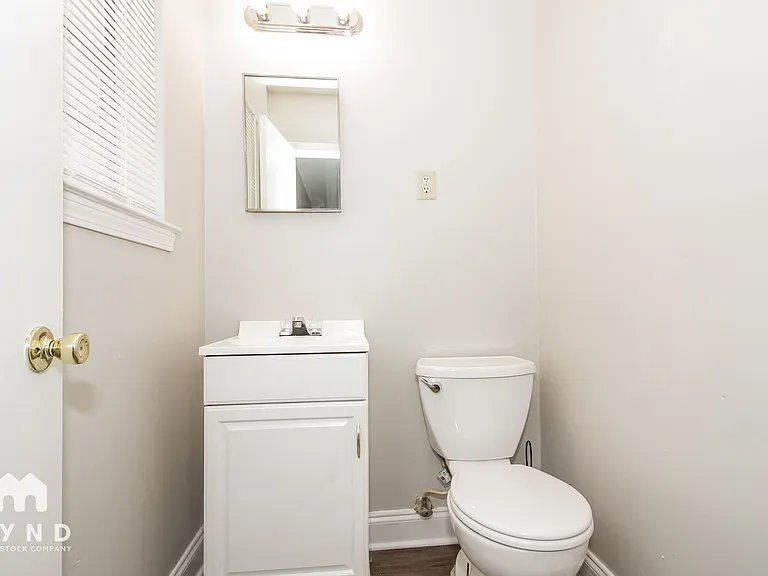 6875 Embassy Cir — Photo 11