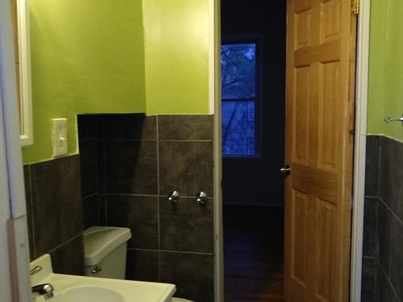 1/2 Bath