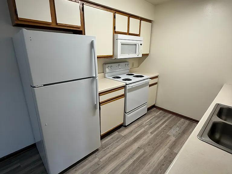 Pine Tree Apartments — Photo 10