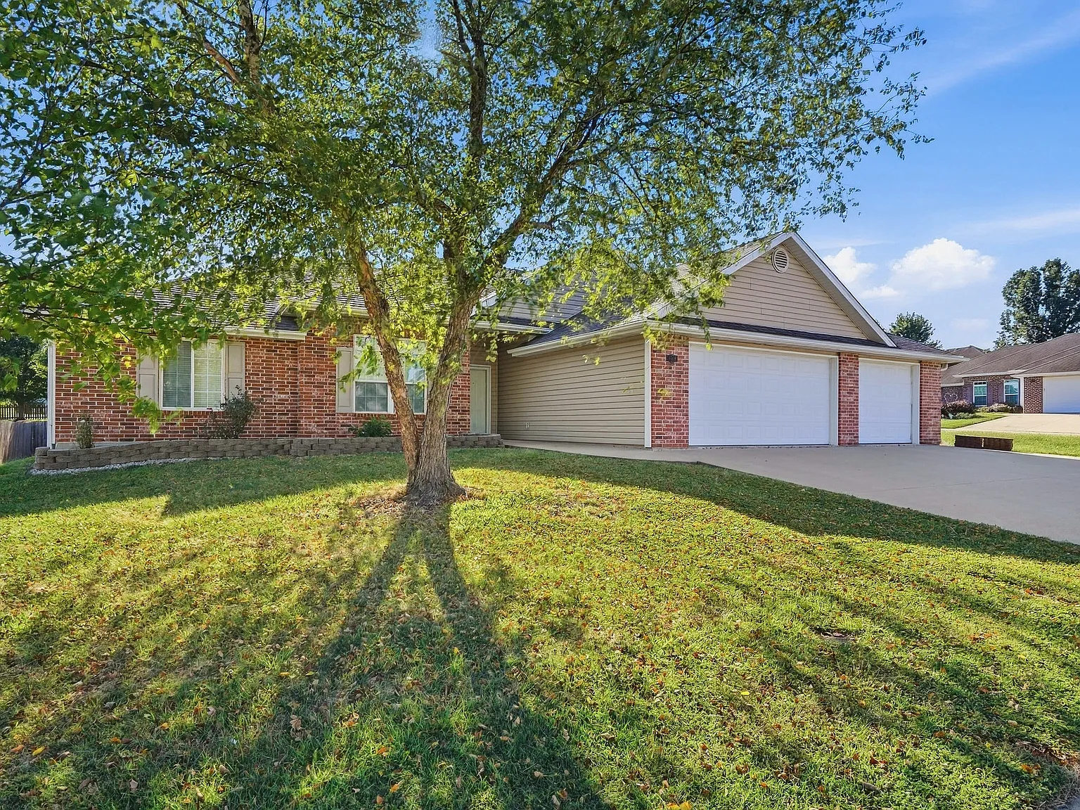 3 bed, 1664 sqft, $1,900 — Photo 2