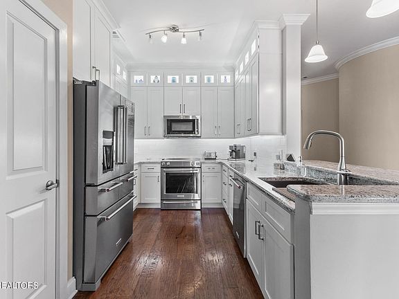 5th image of 445 W Blount Ave APT 212