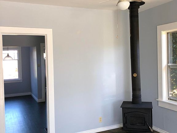 2nd image of 216 W Sonoma St