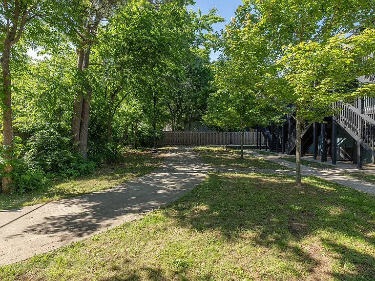 1975 N Bourbon Dr — Photo 15