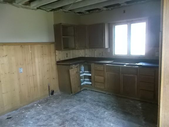 2nd image of 601 W Lincoln Ave