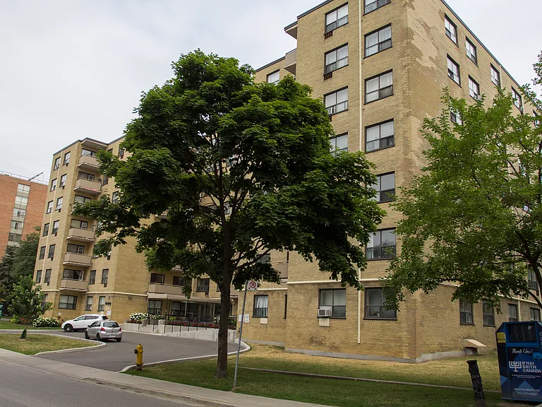 640 Roselawn Ave — Photo 17