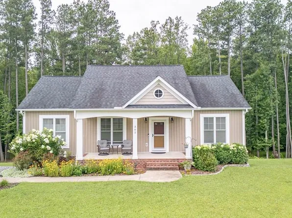 302 Thomas Cir, Farmville, VA 23901