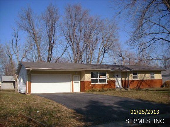 1st image of 206 W Poos Dr