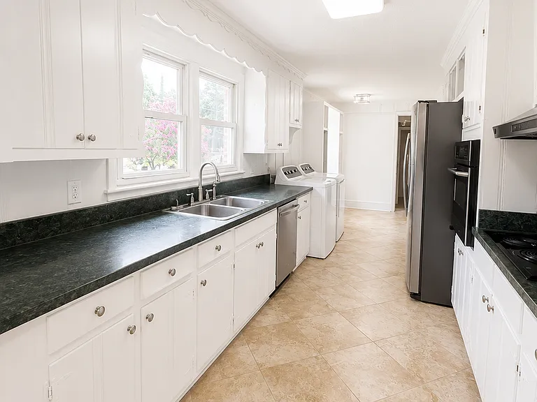 250 Castle Dr — Photo 6