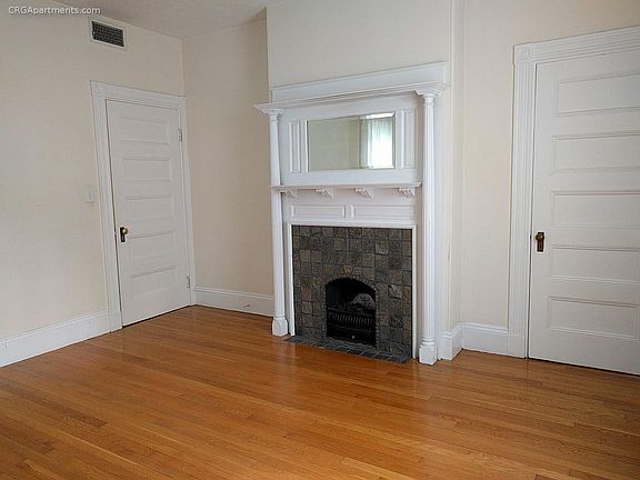 5th image of 194 Norfolk St