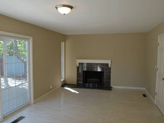 Family Room w/ Fireplace