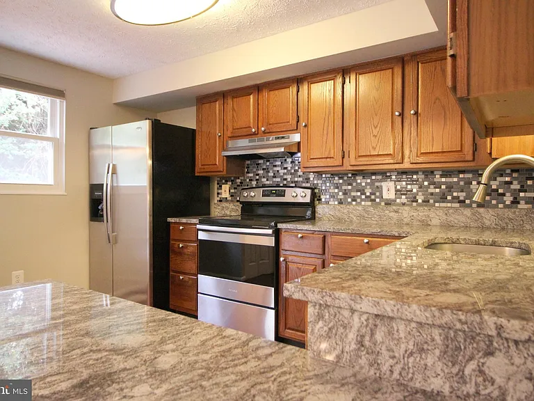 14126 Red River Dr — Photo 15