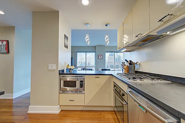 Sold by Keller Williams Realty Landmark II | media 6