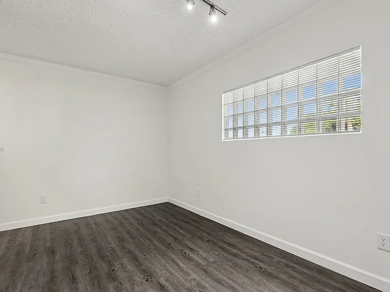 Waterford Point Apartments — Photo 64