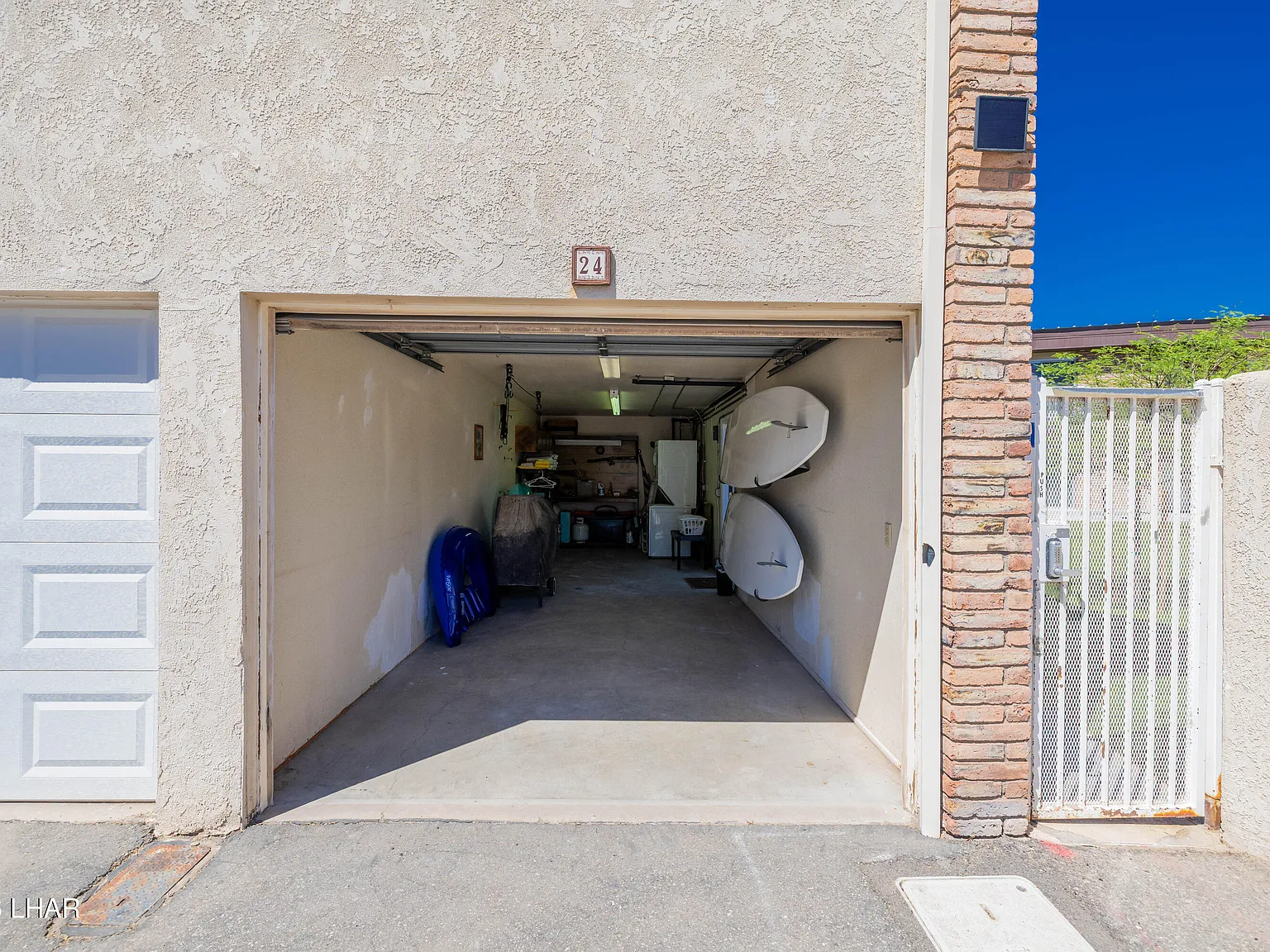 2 bed, 2.0 bath, 900 sqft, $2,400 — Photo 4