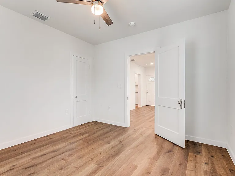 Renovated 2 Bedroom Downstairs Duplex in Los Angeles Heights — Photo 10