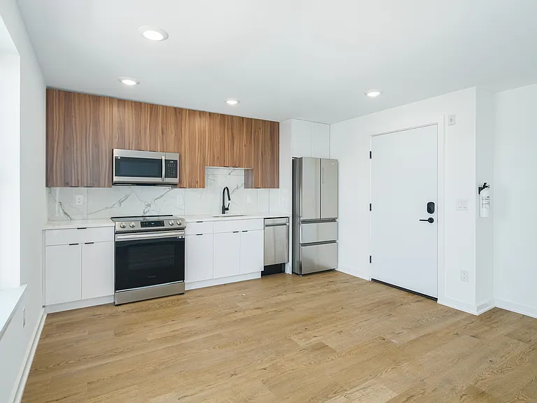 610 Moore St #402 — Photo 7